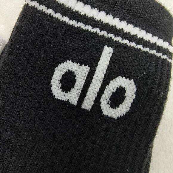 💜NWT💜 ALO Yoga Socks 2 Pairs - Picture 4 of 5
